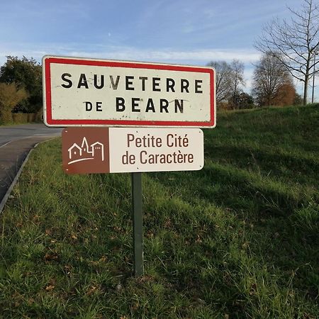 Appartement Dans Village Medieval Sauveterre-de-Bearn Exterior photo